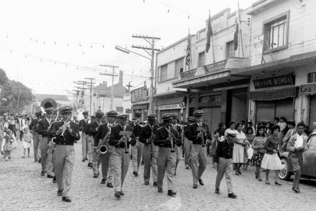 Desfile na Barão de Mauá aproximadamente anos 60