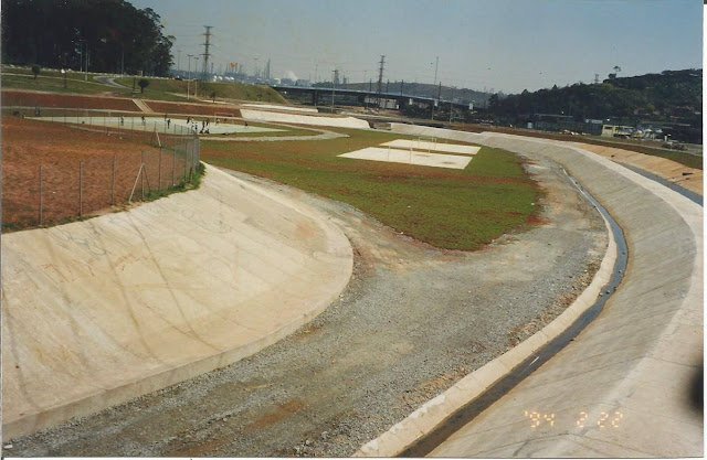 Piscinão do Paço Municipal de Mauá em 1999
