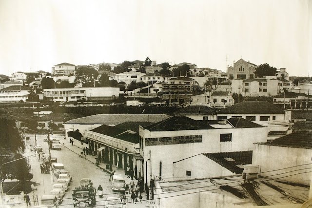 Vista da igreja Matriz e centro de Mauá meados dos anos 1970