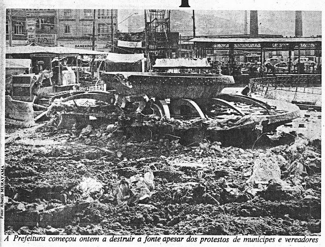 É preciso destruir a Praça 22 de novembro?
