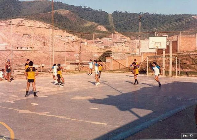 Futsal na quadra da Escola Olinda Furtado em 1985