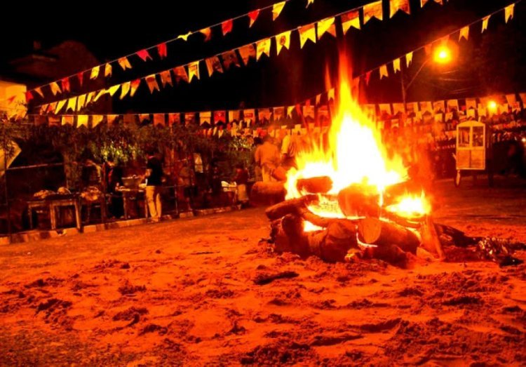 As Festas Juninas são conhecidas por suas brincadeiras tradicionais e divertidas. Aqui estão algumas das brincadeiras mais conhecidas para festas juninas: