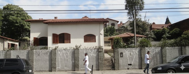 O sobrado que viu um bairro nascer: memórias vivas da Vila Assis Brasil