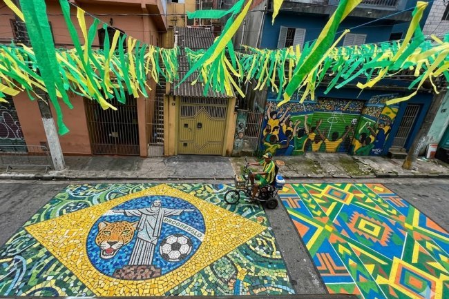 Pintar as ruas para a Copa do Mundo: tradição, criatividade e atenção às normas