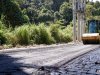 Prefeitura de Ribeirão Pires aplica primeira camada de asfalto no trecho final da Avenida Benjamim...
