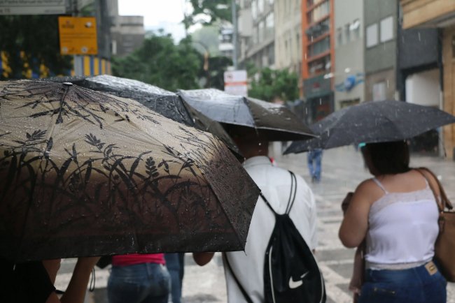 Defesa Civil alerta para chuva forte entre quarta (9) e quinta-feira (10) em diferentes regiões do estado