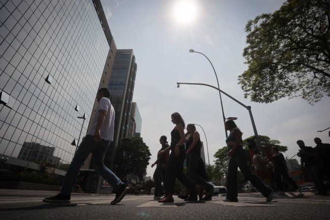 Saiba os cuidados que devem ser adotados durante o calor intenso