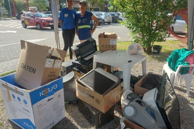 Ribeirão Pires promoveu Drive-Thru de Lixo Eletrônico no Paço Municipal