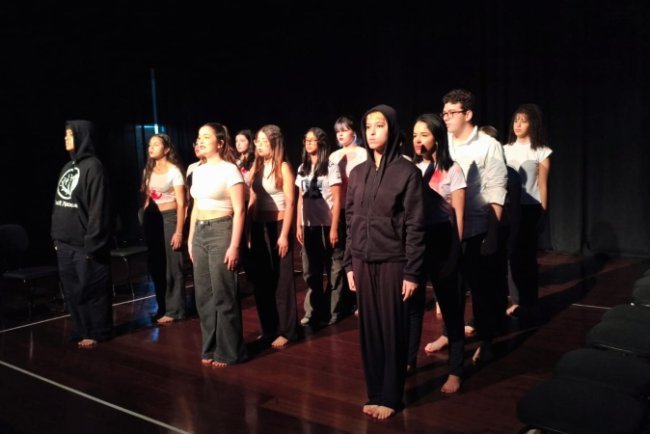 Ribeirão Pires realiza 27ª Mostra de Teatro da EMARP com apresentações gratuitas