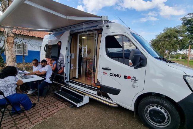Serviço Móvel da CDHU chega para atender mutuários em Carapicuíba