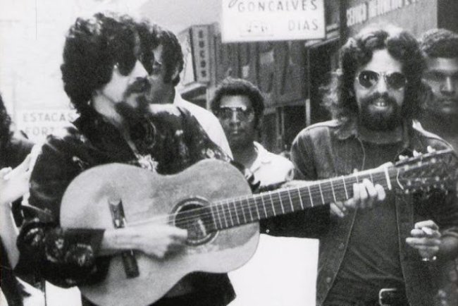 O som de 1976: quando o dial virou um caleidoscópio de poesias, sintetizadores e hinos eternos