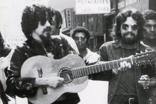 O som de 1976: quando o dial virou um caleidoscópio de poesias, sintetizadores e hinos eternos